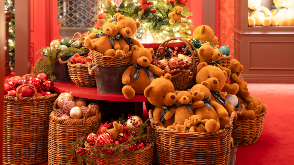 the hyundai christmas village teddy bear dolls