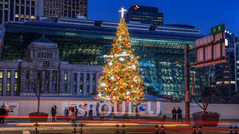 seoul city hall square christmas tree